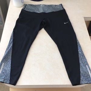 Women’s Nike DriFit Running Capris Sz Medium NWOT